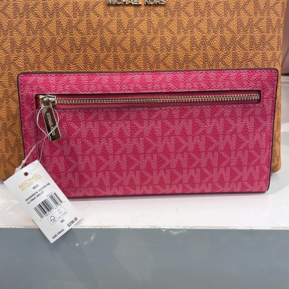 MICHAEL KORS
Reed Large Snap Signature Wallet
Electric Pink NWT - Picture 10 of 16